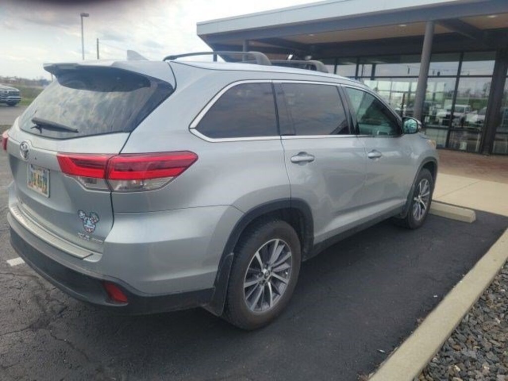 Used 2019 Toyota Highlander XLE V6 AWD SUV