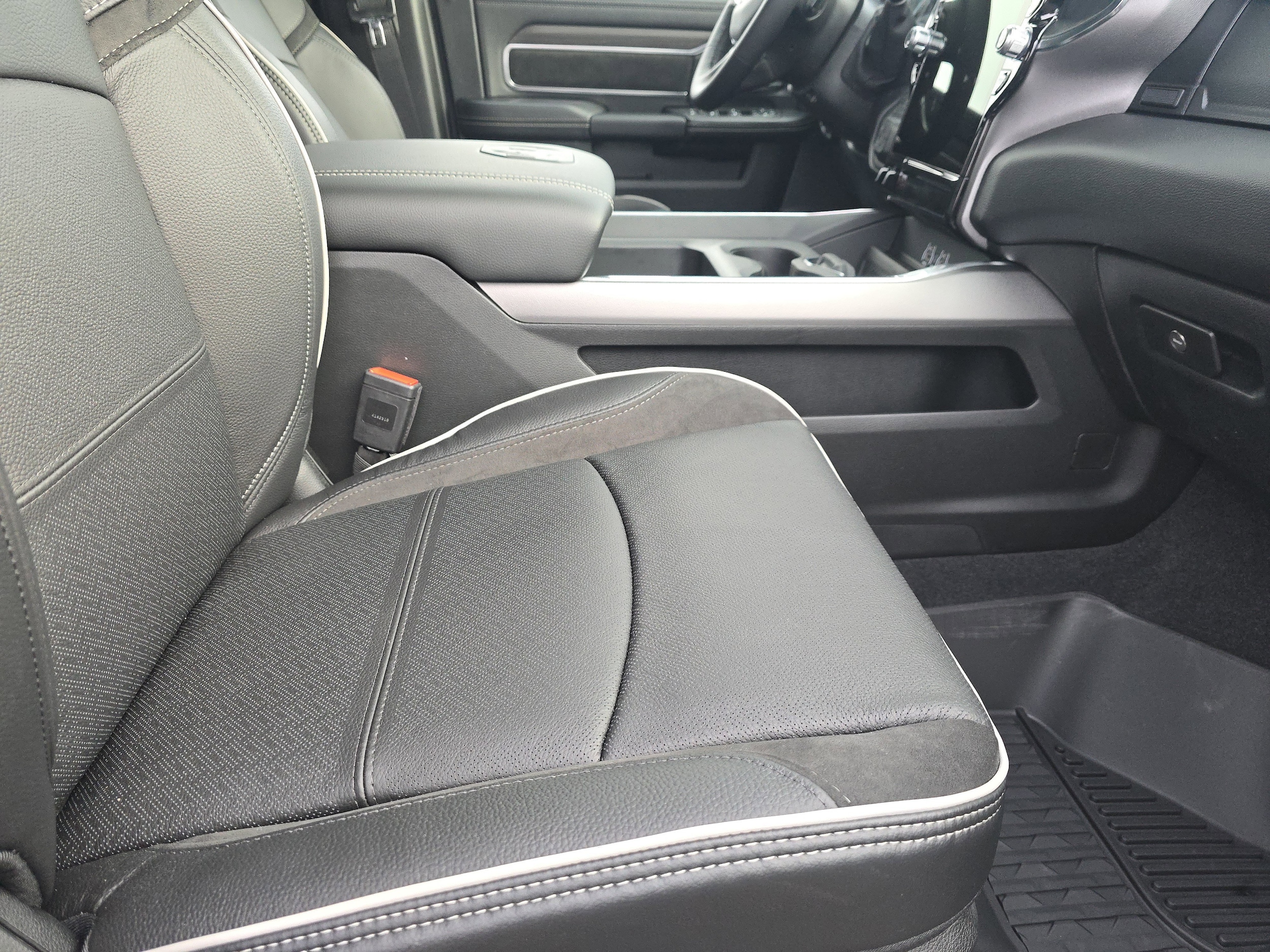 2026 RAM 2500 Laramie - Photo 27