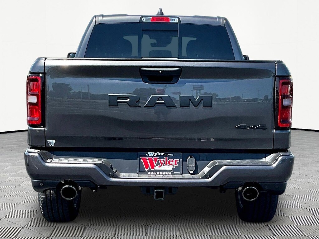 New 2026 Ram 1500 EXPRESS CREW CAB 4X4 6'4 BOX Pickup