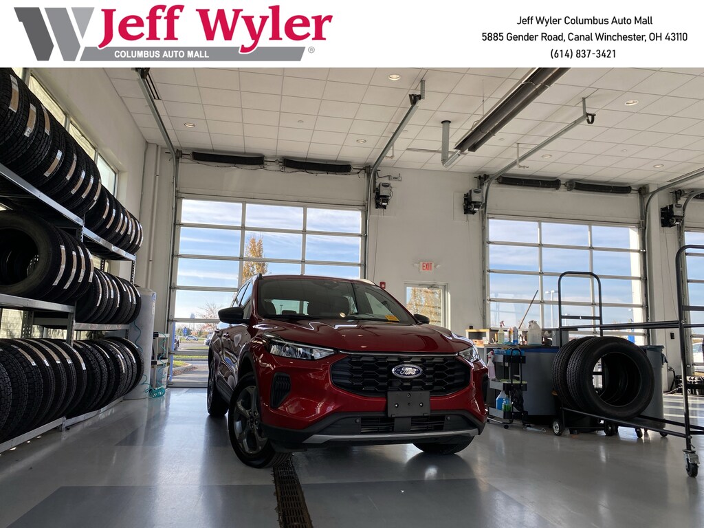 Used 2025 Ford Escape ST-Line AWD SUV