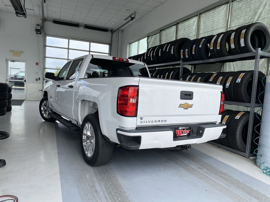 Used 2018 Chevrolet Silverado 1500 2WD Crew Cab 143.5 Custom Truck