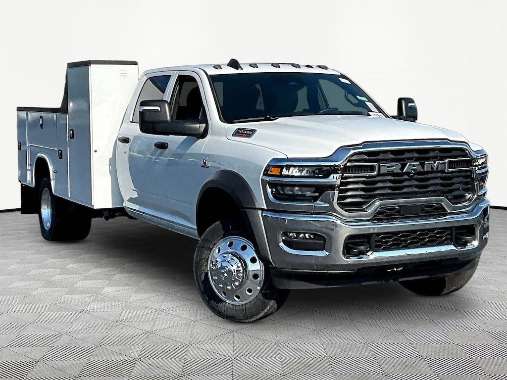 New 2026 Ram 5500 Chassis Cab TRADESMAN CREW 4X4 84' CA Pickup