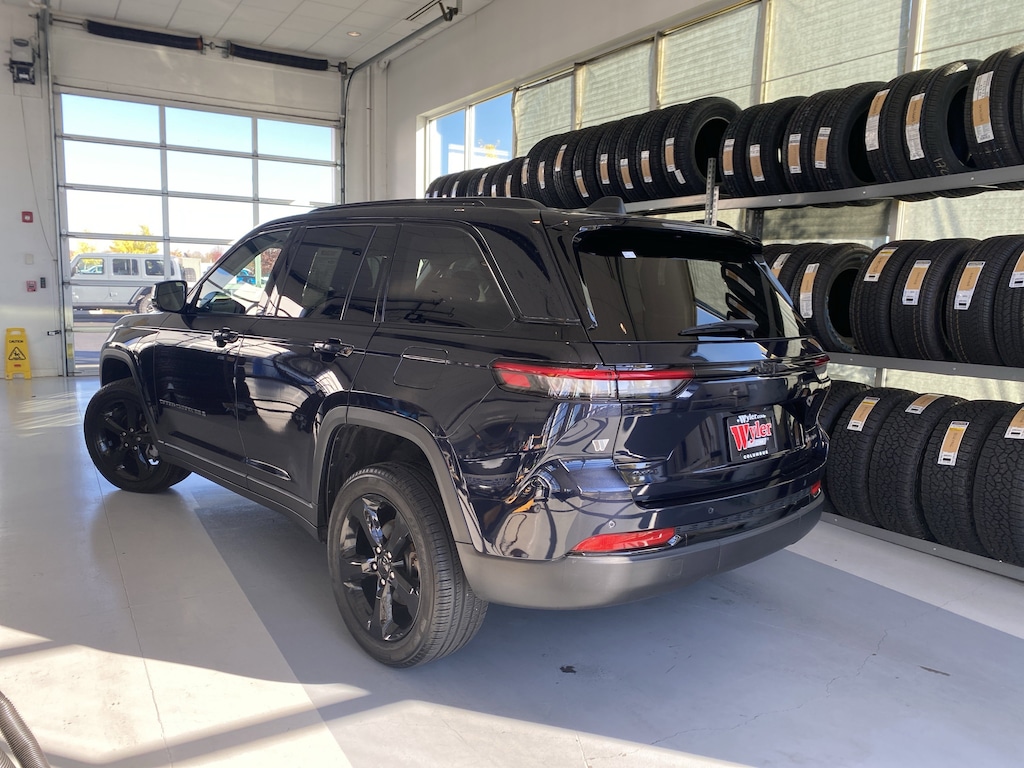 Used 2024 Jeep Grand Cherokee Limited 4x4 SUV