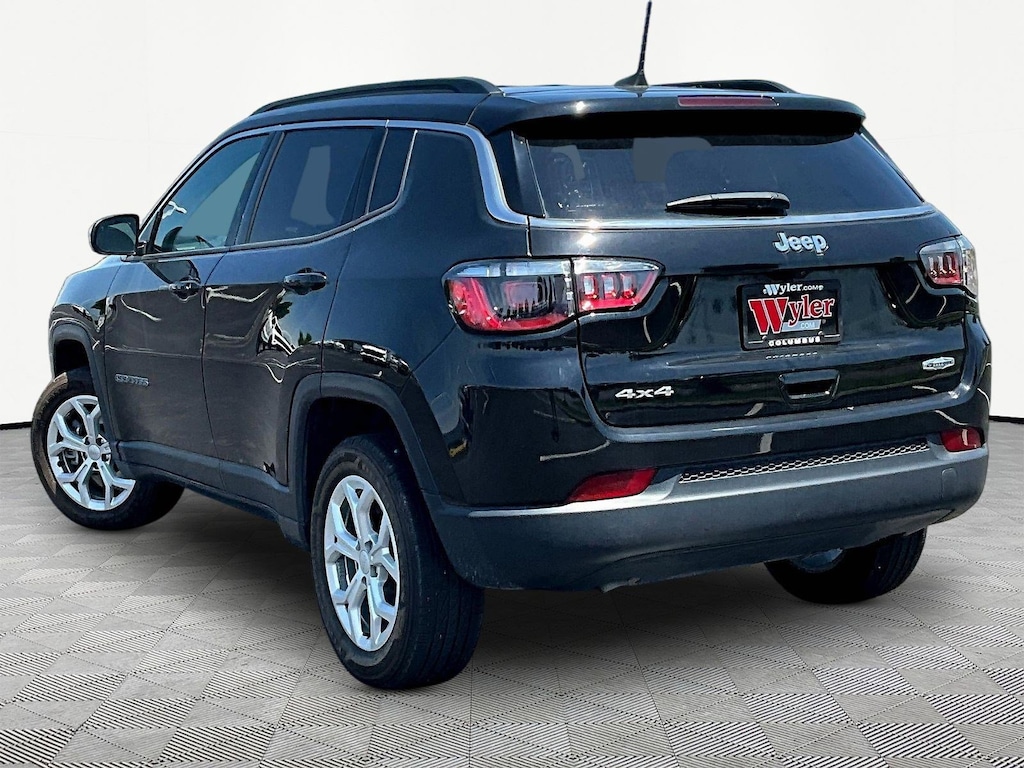 Used 2024 Jeep Compass Latitude 4x4 SUV