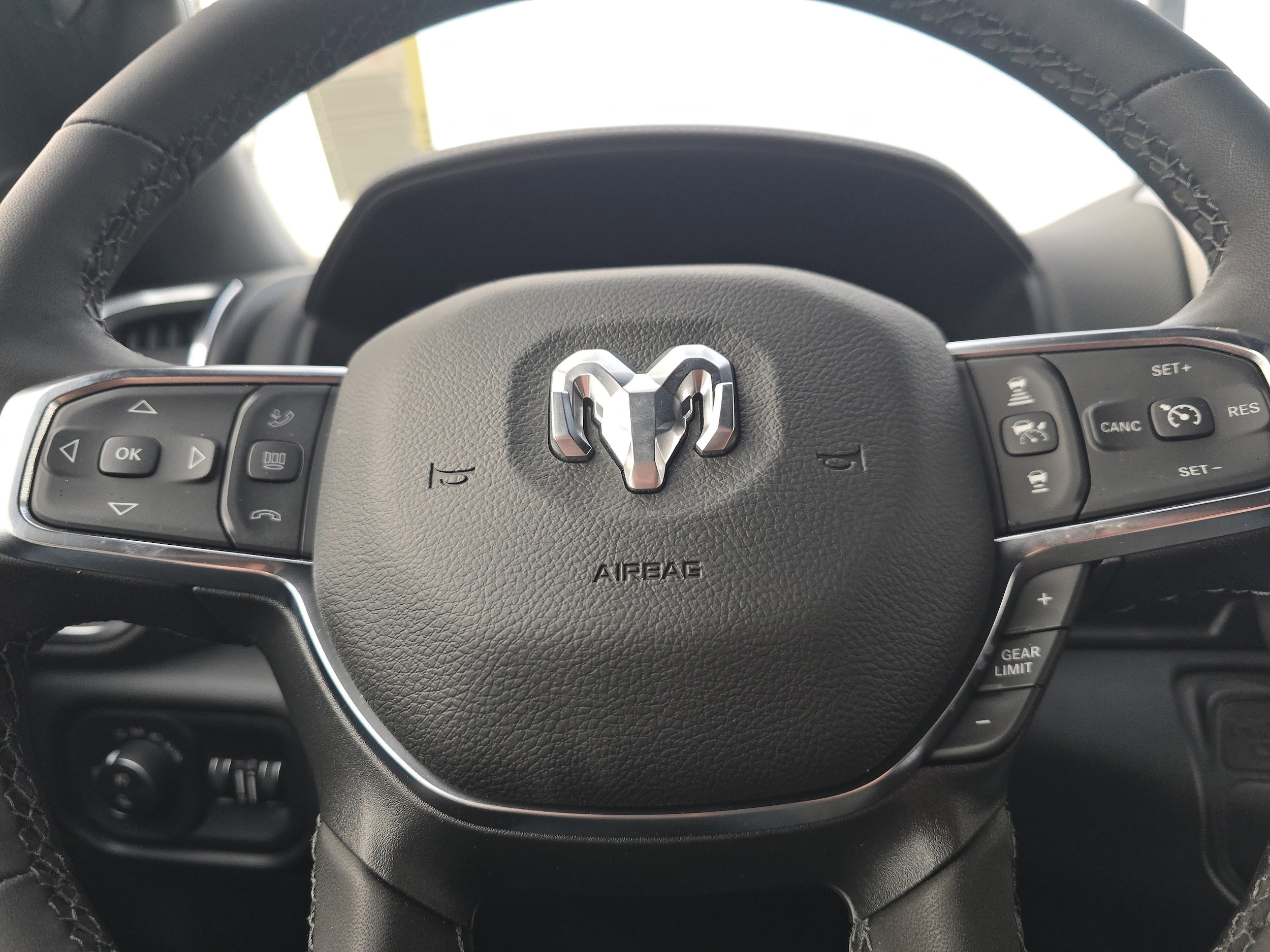 2026 RAM 2500 Laramie - Photo 33