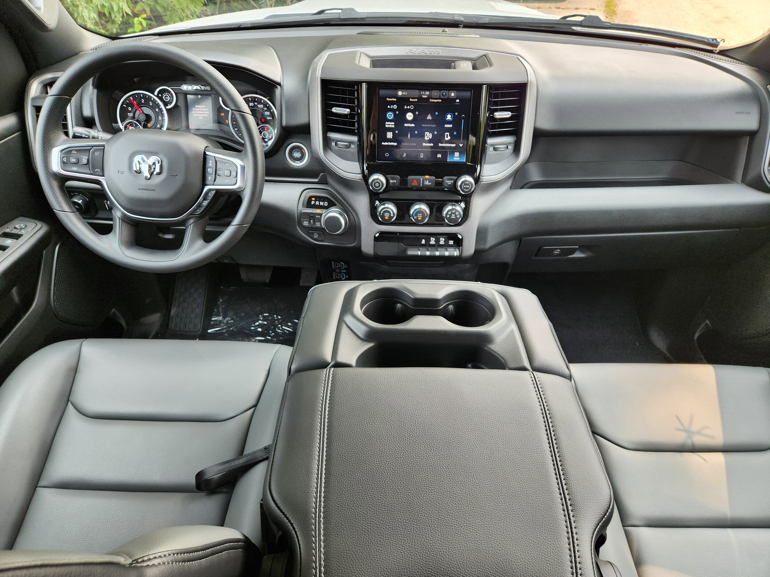 2025 Ram 1500 Tradesman photo 2