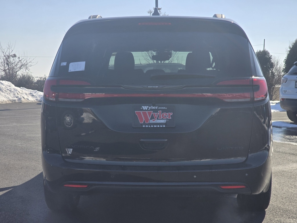 New 2026 Chrysler Pacifica LIMITED Passenger Van