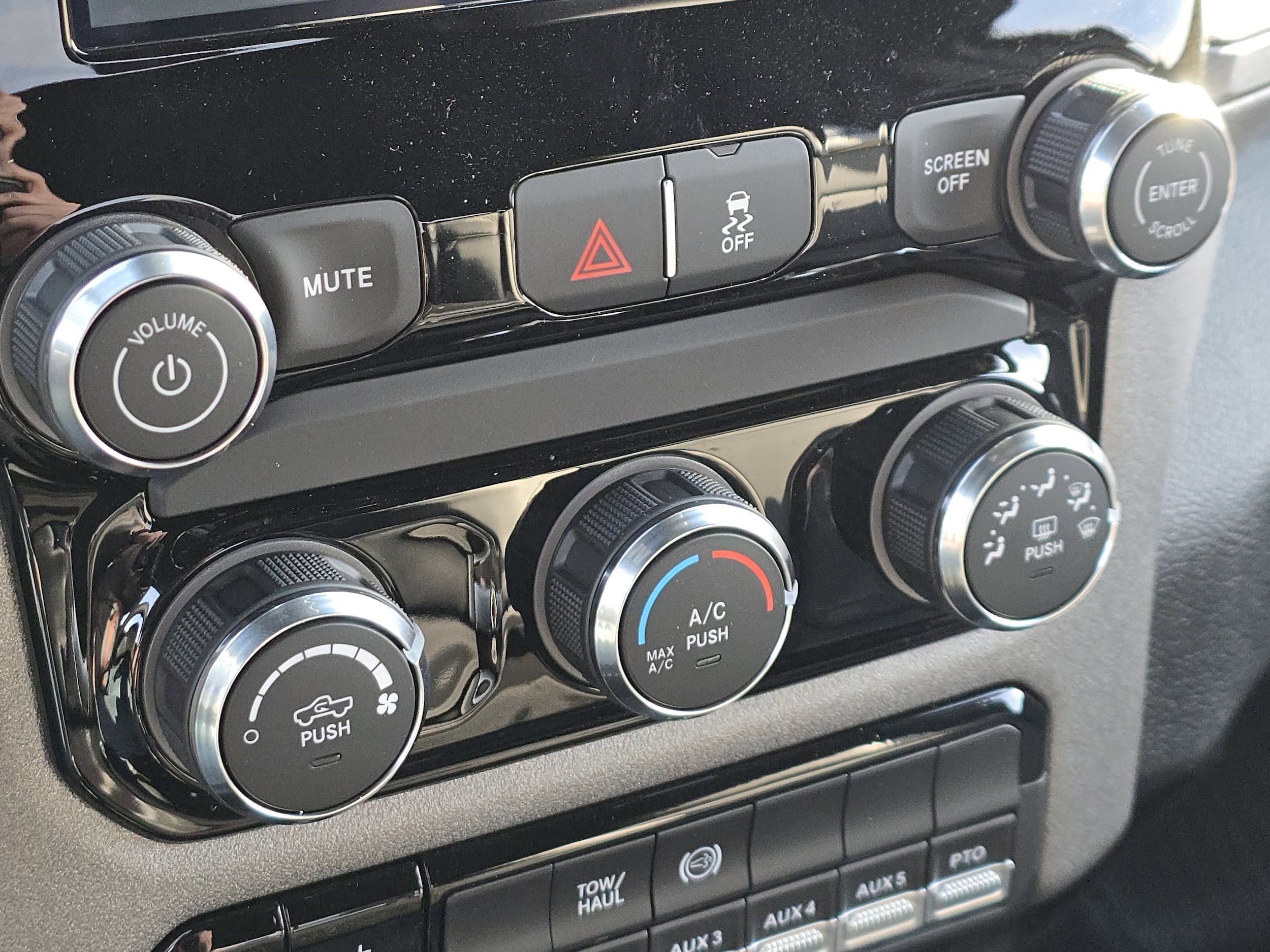 2026 RAM 3500 Chassis Tradesman - Photo 31