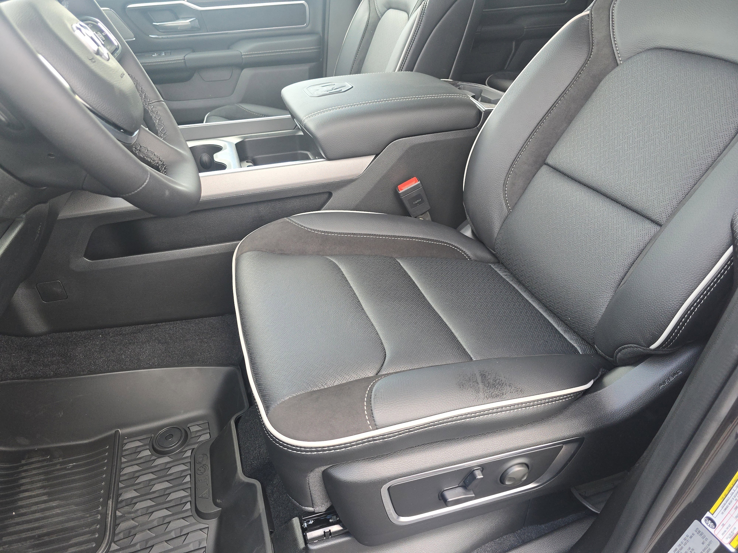 2026 RAM 1500 Laramie - Photo 26