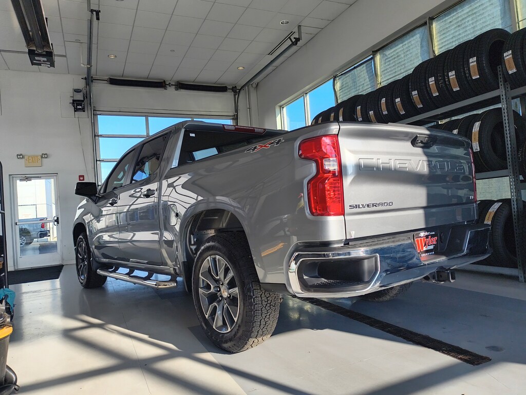 Used 2025 Chevrolet Silverado 1500 4WD Crew Cab 147 LT w/1LT Truck