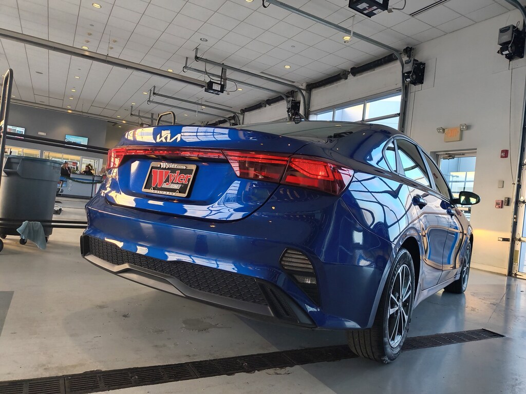 Used 2023 Kia Forte LXS IVT Car