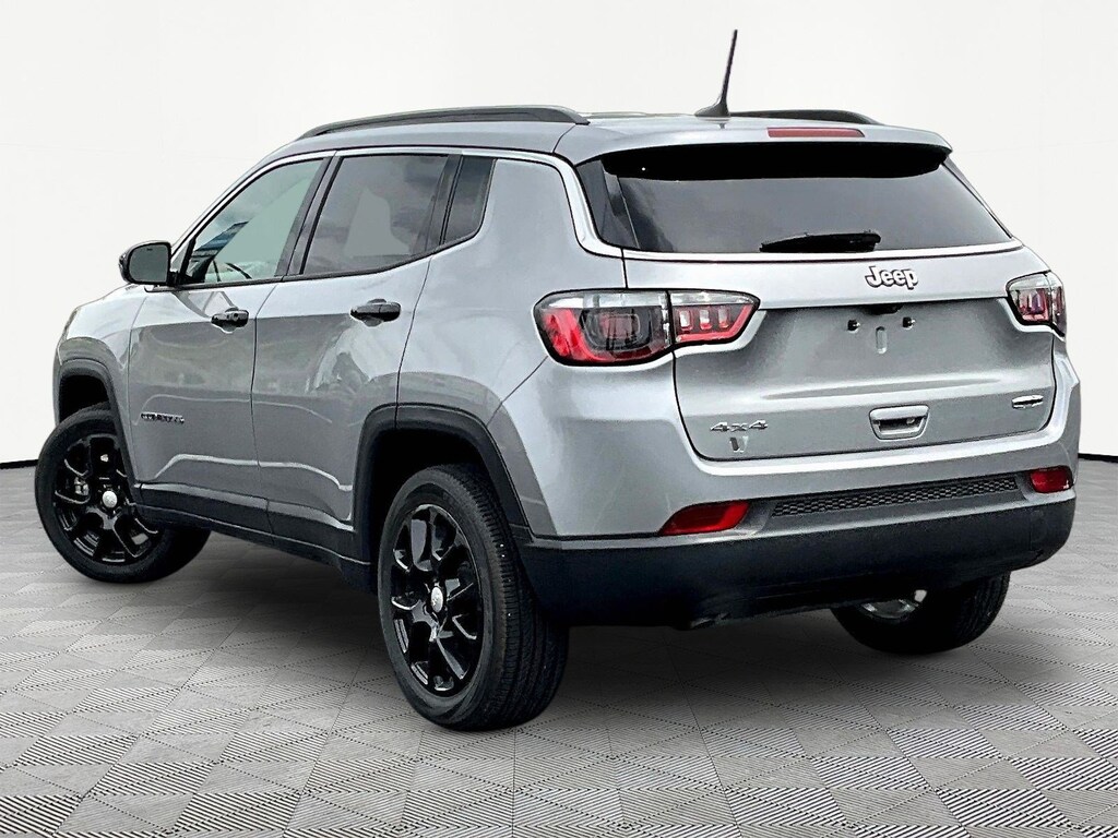Used 2023 Jeep Compass Latitude Lux 4x4 SUV