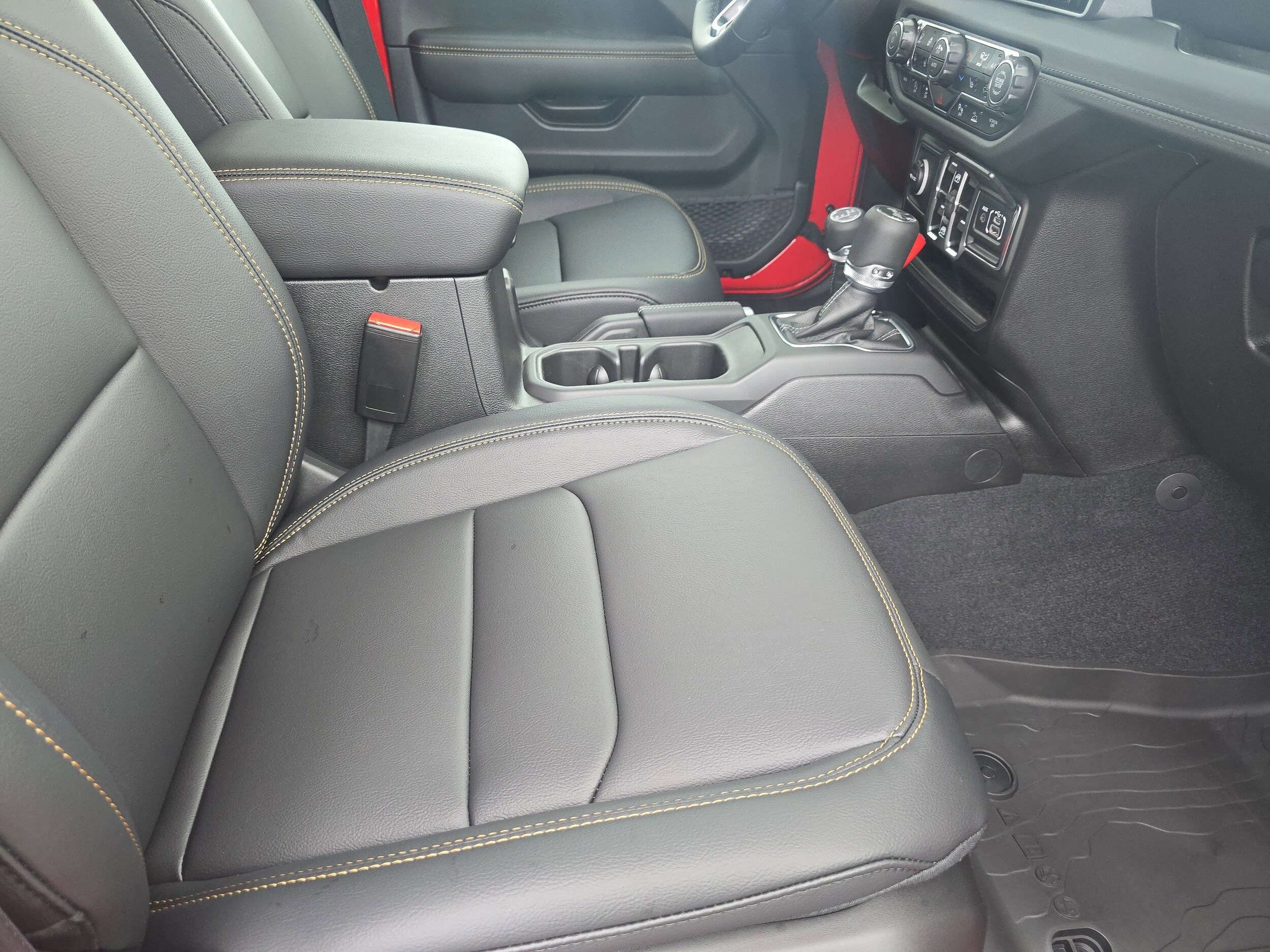 2025 Jeep Wrangler 4-Door Sahara - Photo 24