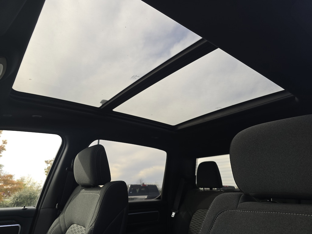 New 2026 Ram 1500 BIG HORN CREW CAB 4X4 5'7 BOX Pickup