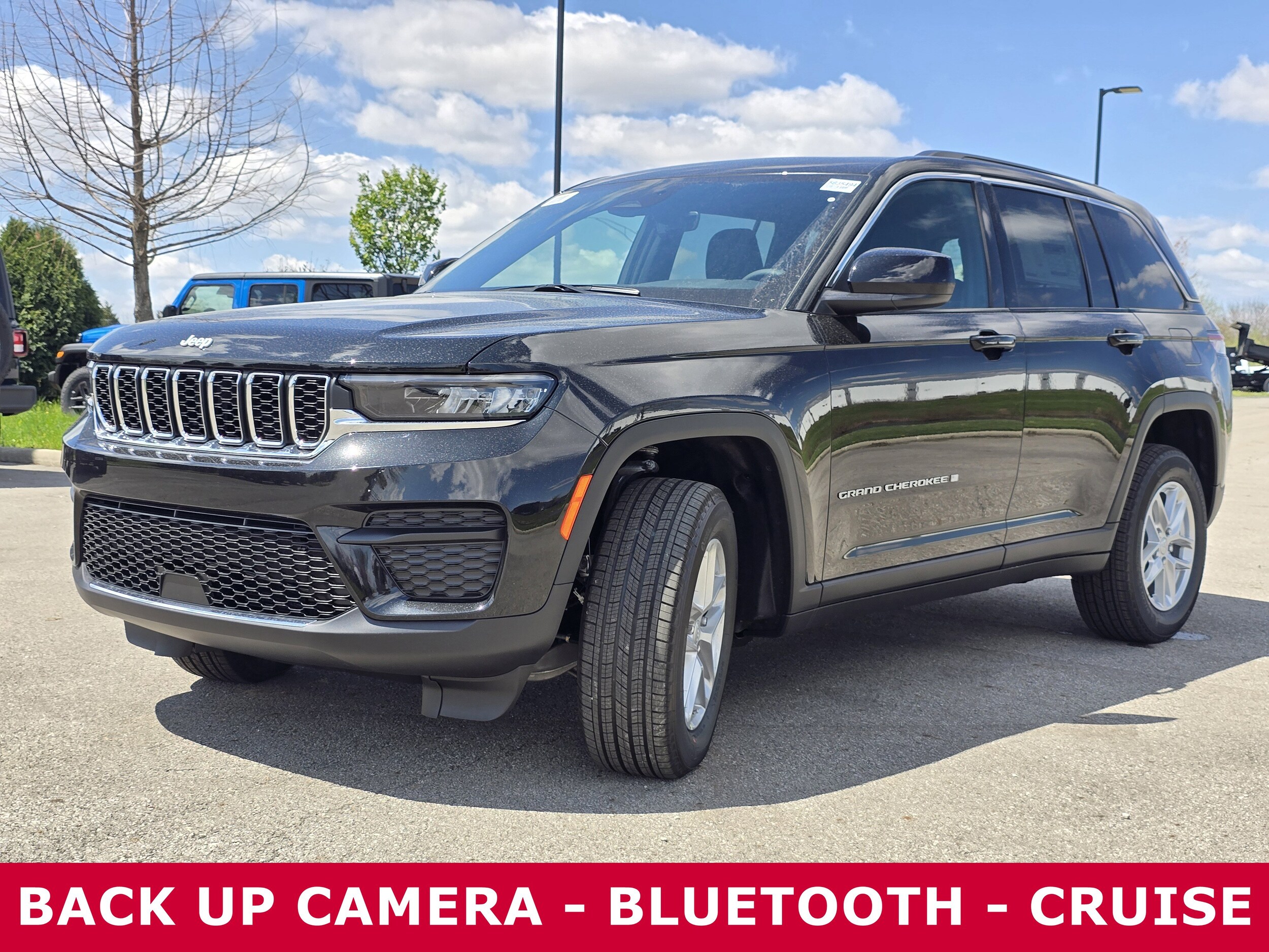 2025 Jeep Grand Cherokee Laredo photo 2