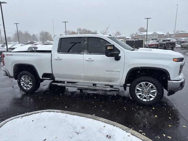 2025 Chevrolet Silverado 2500HD LT photo 2