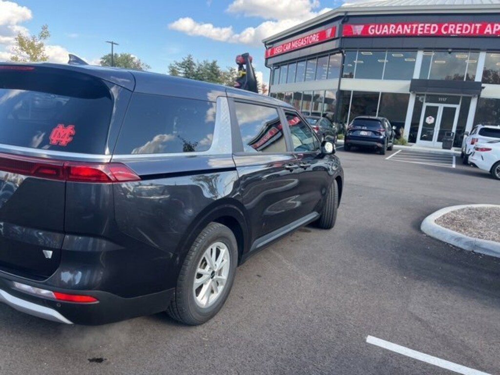 Used 2022 Kia Carnival