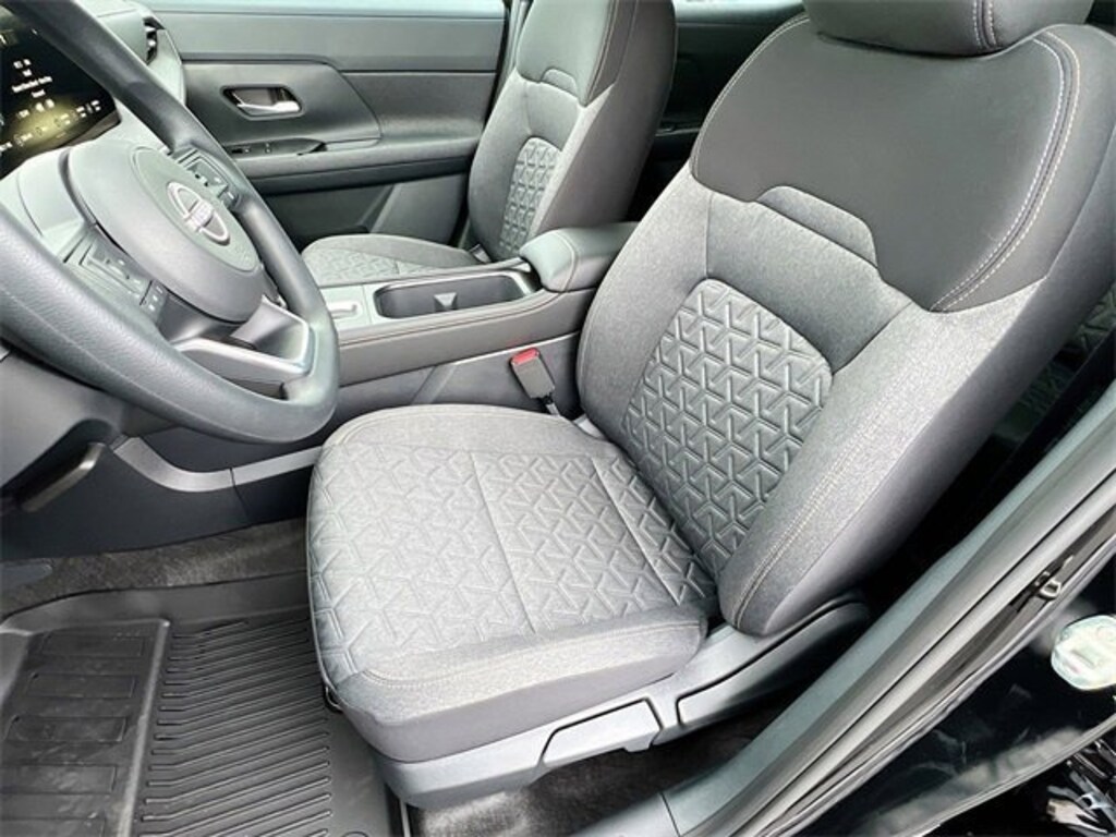 Used 2025 Nissan Kicks