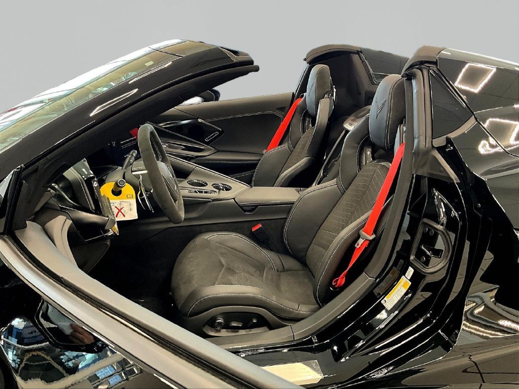 2027 Chevrolet Corvette 2LT - Photo 16