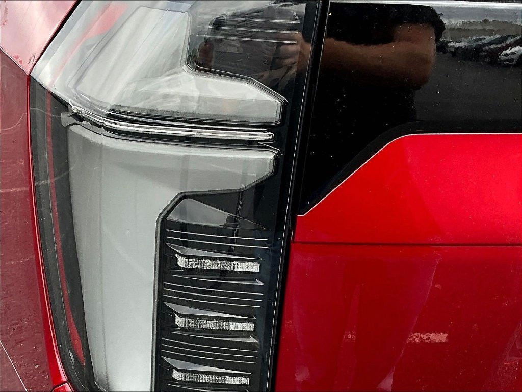 2026 Chevrolet Suburban Z71 - Photo 14