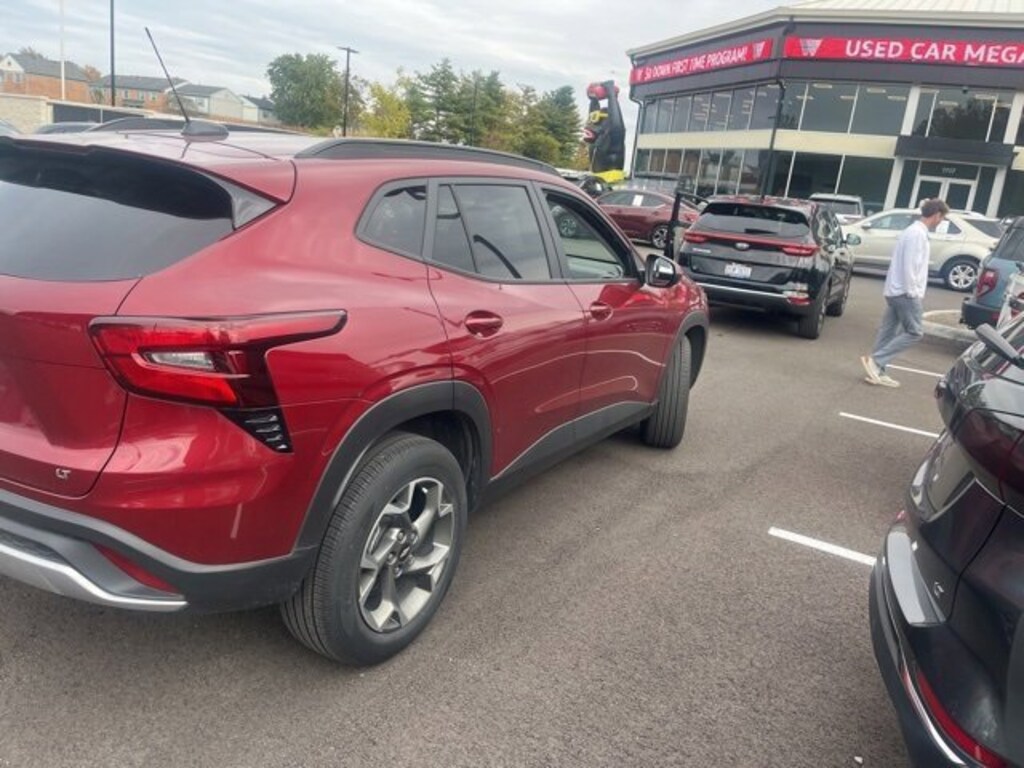 Used 2025 Chevrolet Trax SUV