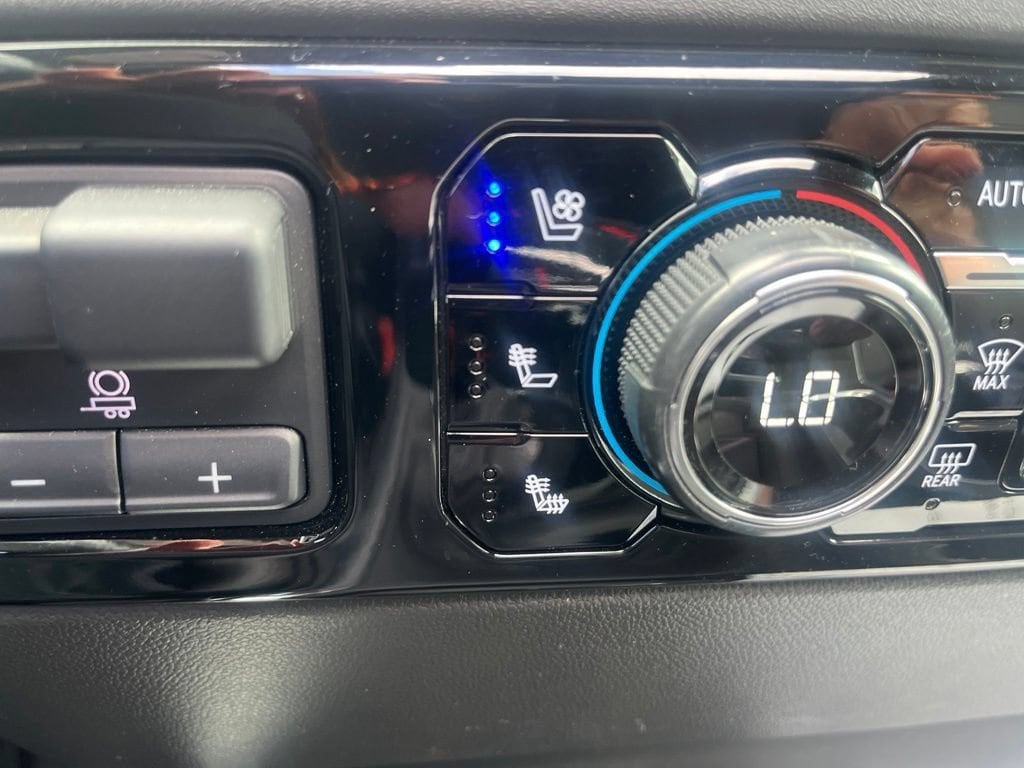 2025 Chevrolet Silverado 1500 LTZ - Photo 25