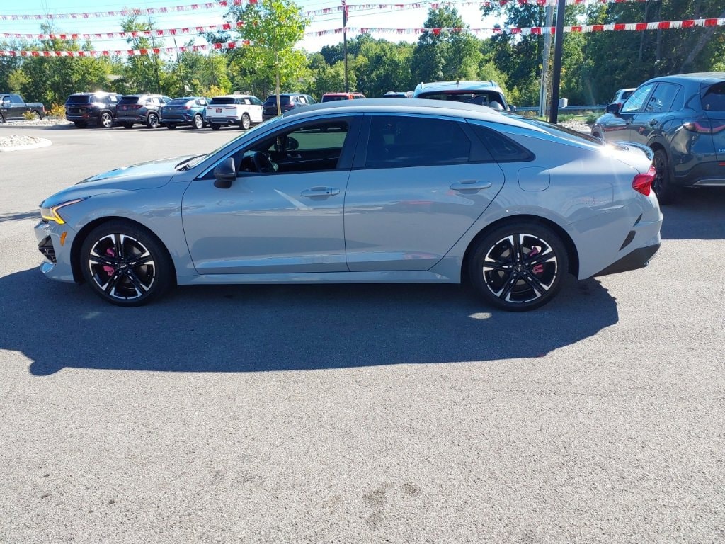 2022 Kia K5 GT-Line - Photo 2