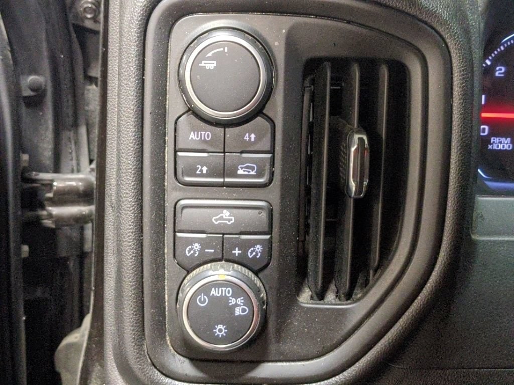 2019 Chevrolet Silverado 1500 Custom - Photo 19
