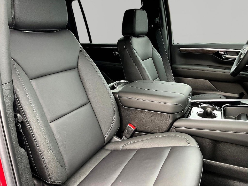 2026 Chevrolet Suburban Z71 - Photo 18