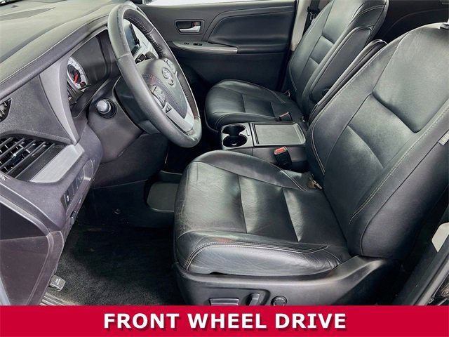 2015 Toyota Sienna SE photo 3