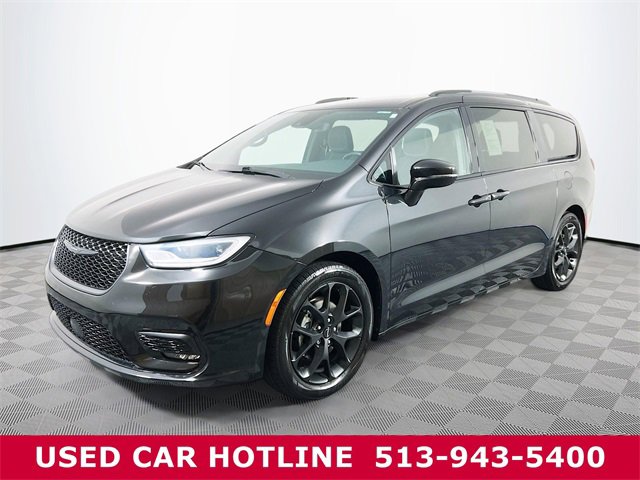 2021 Chrysler Pacifica Touring photo 2