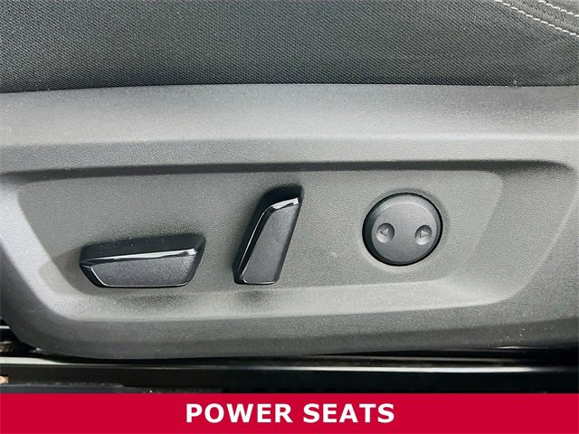 2023 Nissan Rogue SV photo 3