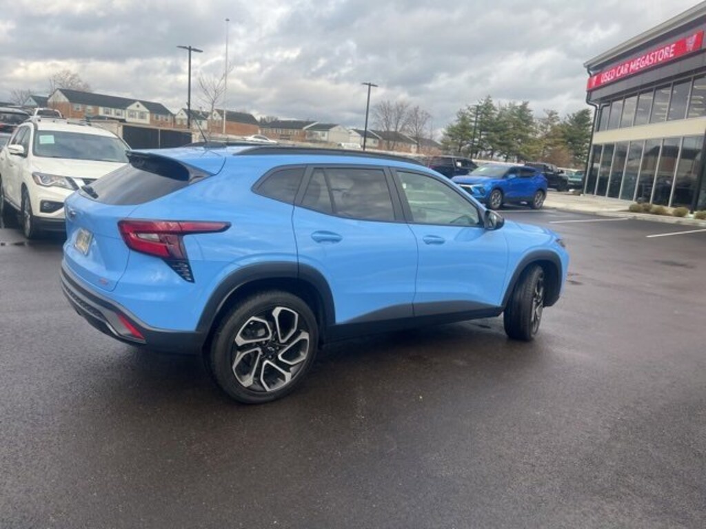 Used 2024 Chevrolet Trax SUV