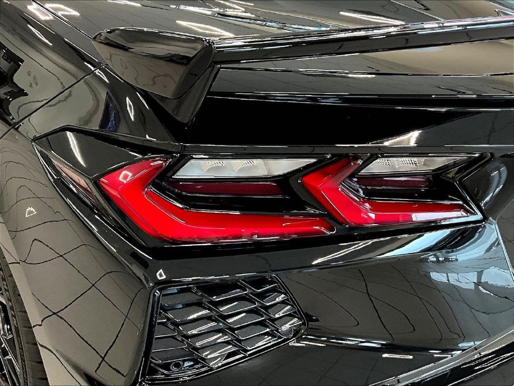 2027 Chevrolet Corvette 2LT - Photo 14