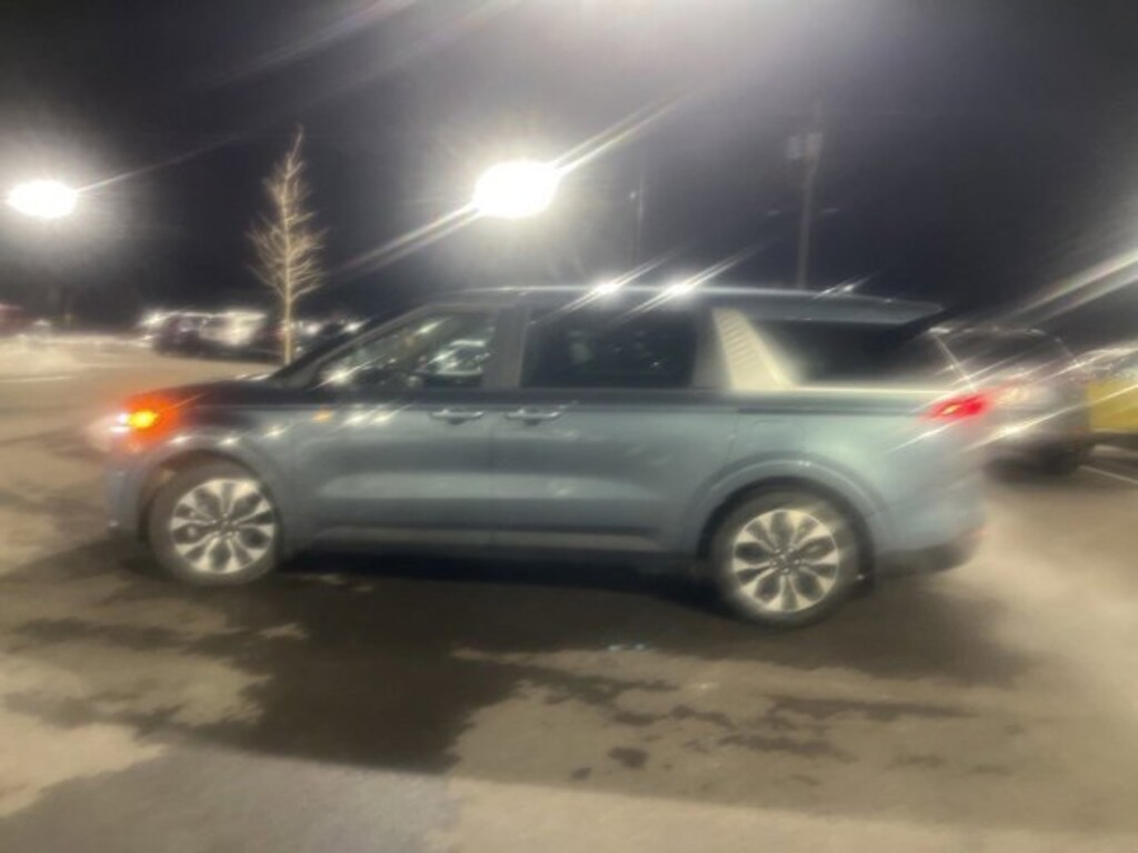 Used 2024 Kia Carnival