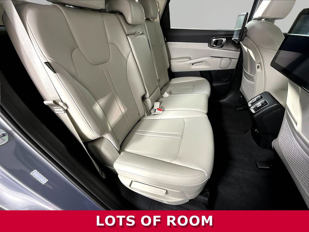 2025 Kia Sorento S - Photo 23