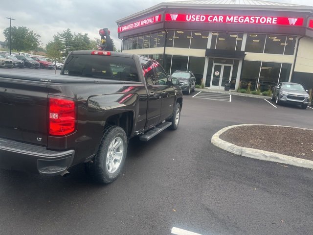 2018 Chevrolet Silverado 1500 LT photo 2