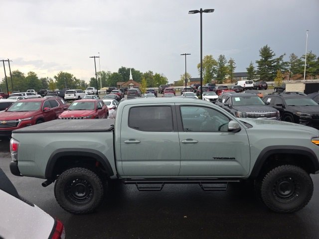 2023 Toyota Tacoma TRD Off-Road photo 2