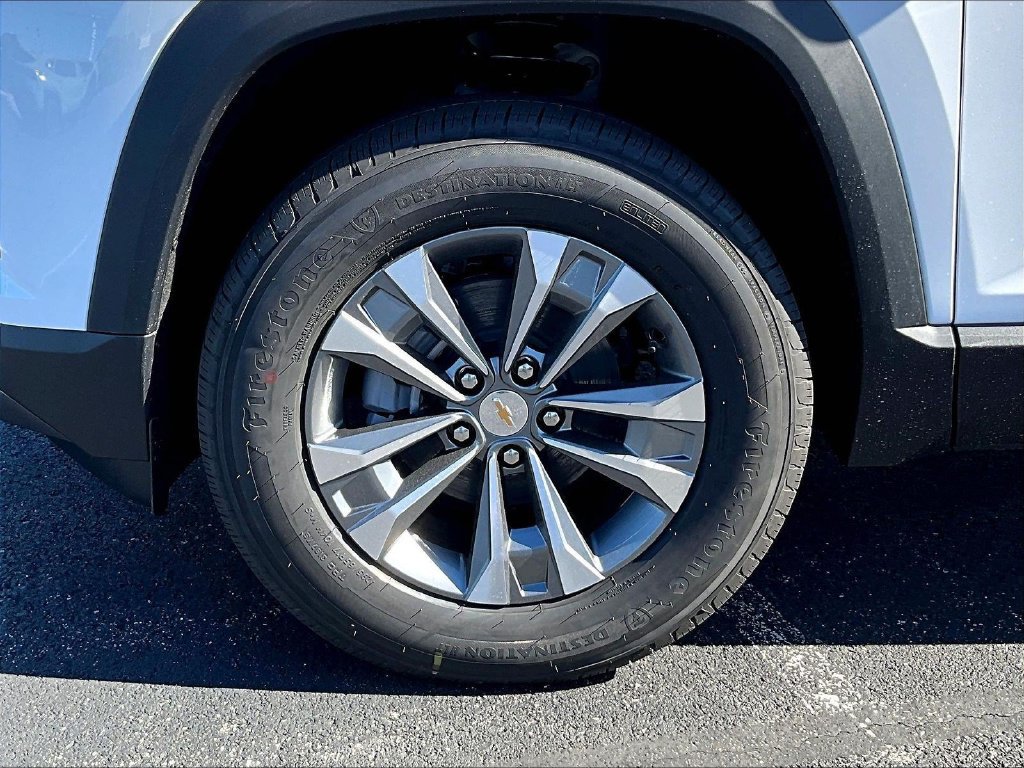 2027 Chevrolet Equinox LT - Photo 21