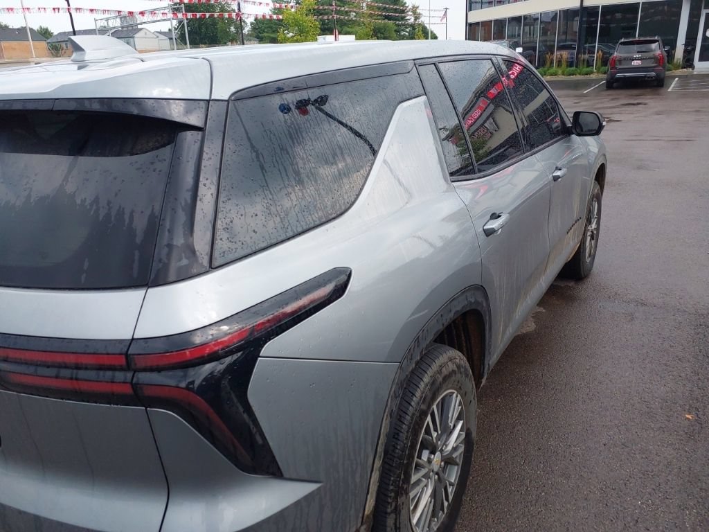 2024 Chevrolet Traverse LS - Photo 9
