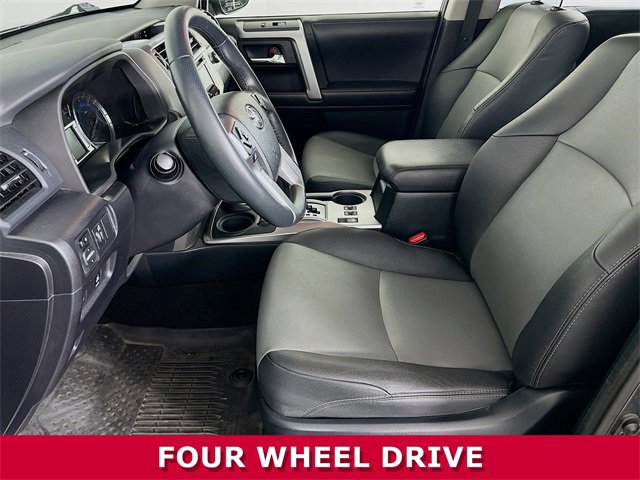 2019 Toyota 4Runner SR5 photo 3