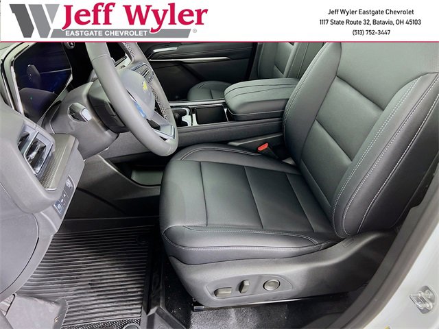2026 Chevrolet Traverse photo 2