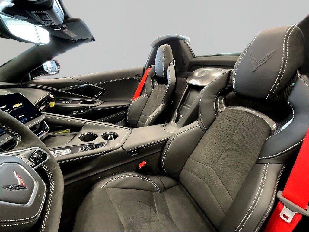 2027 Chevrolet Corvette 2LT - Photo 17