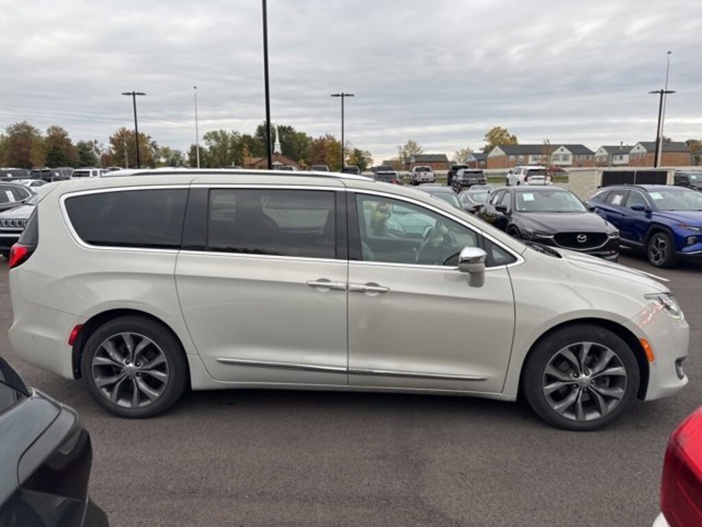 Used 2017 Chrysler Pacifica
