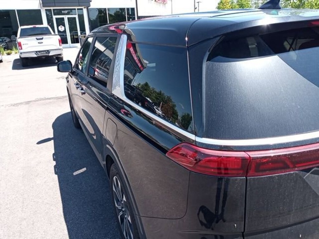 Used 2024 Kia Carnival