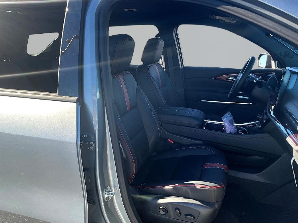 2027 Chevrolet Traverse RS - Photo 18