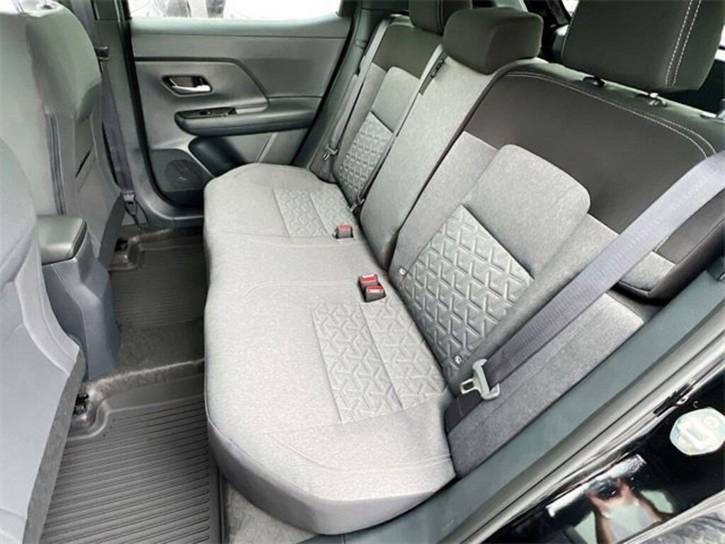 Used 2025 Nissan Kicks