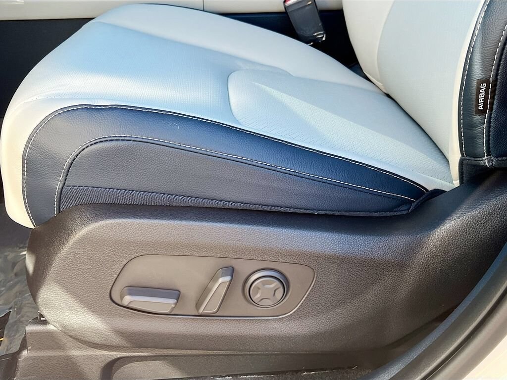 Used 2026 Kia Carnival Hybrid