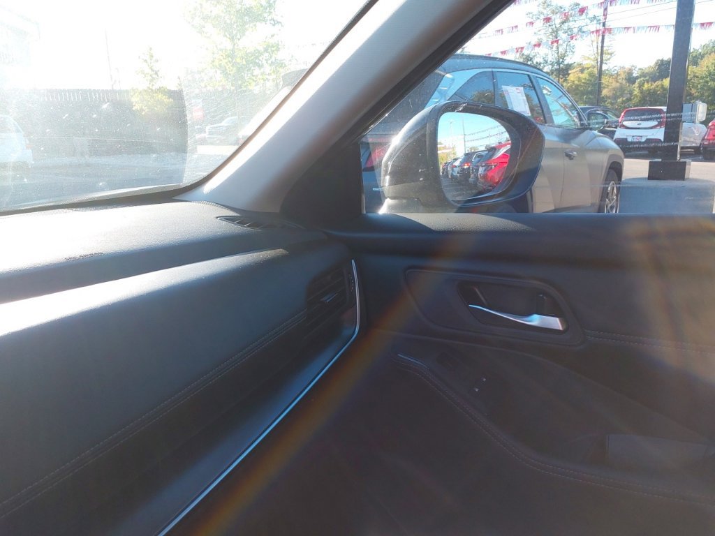 2026 Nissan Rogue Dark Armor - Photo 15