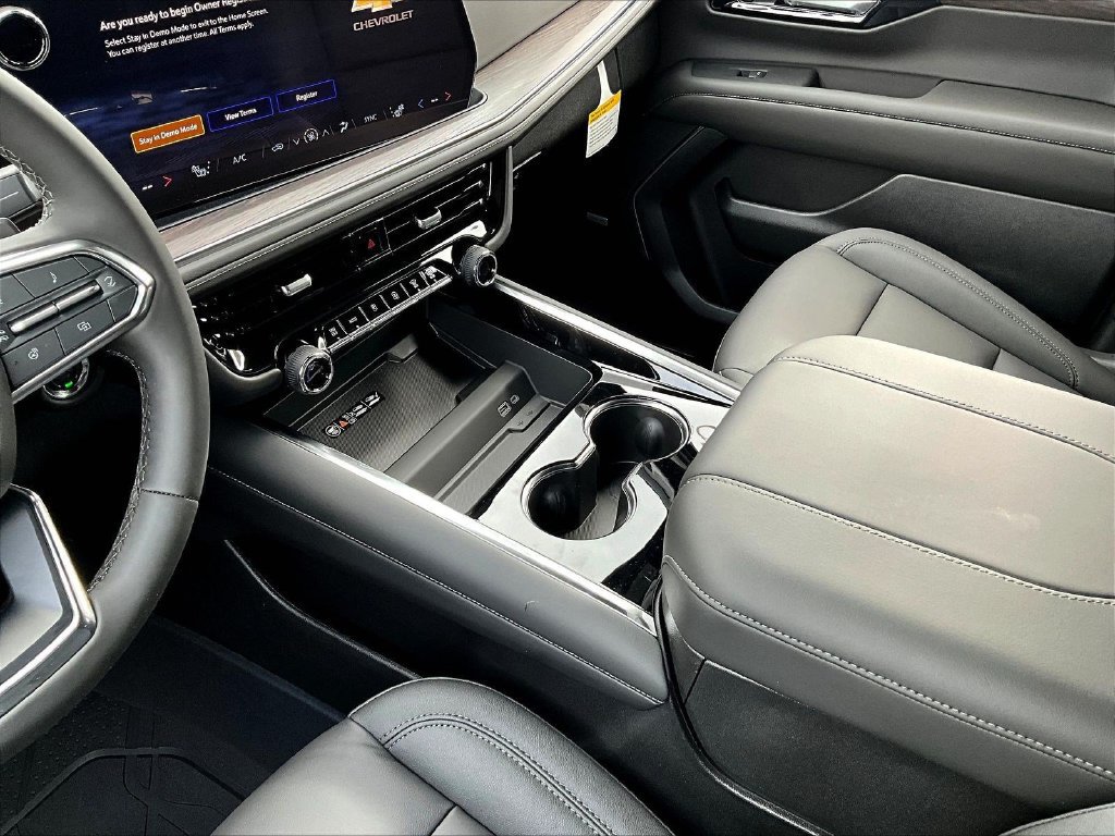 2026 Chevrolet Suburban Z71 - Photo 11
